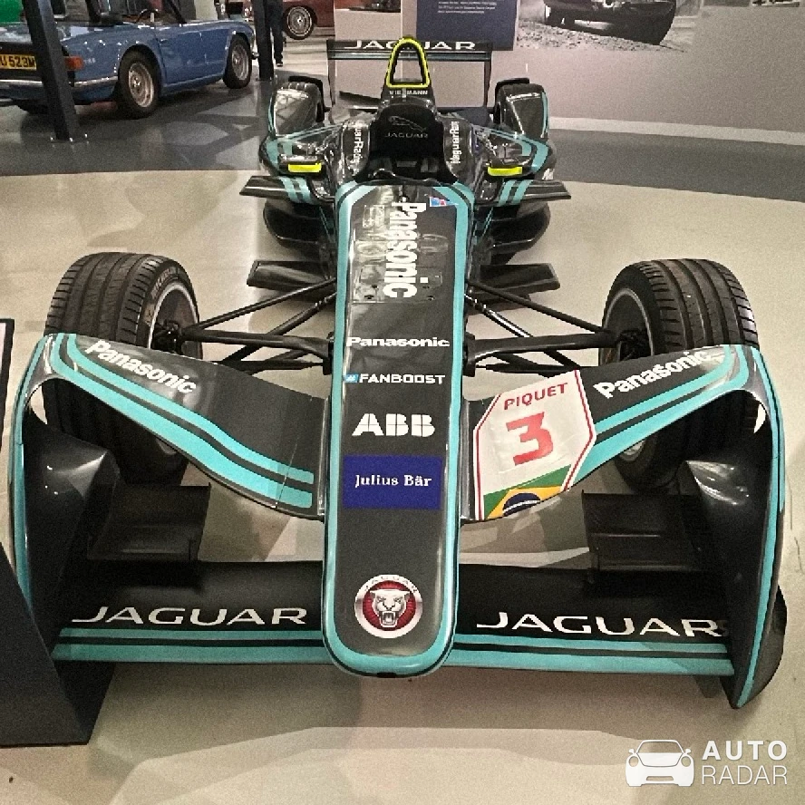 Jaguar I-Type 2 spotted in Lighthorne Heath