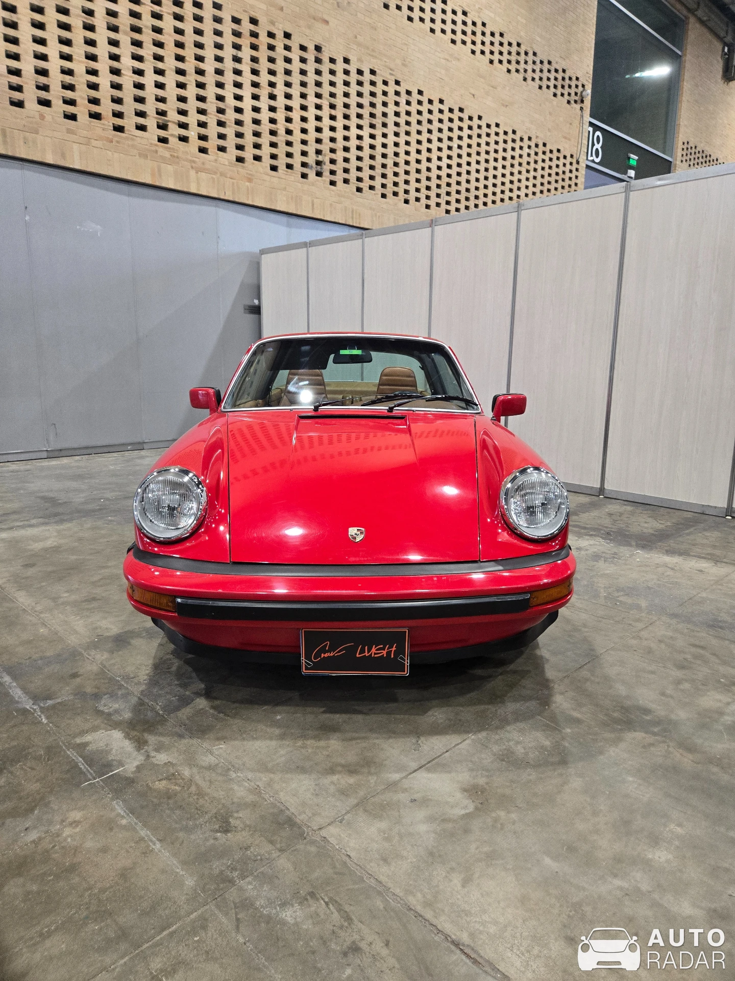 Porsche 911 Carrera 3.2 spotted in Bogotá, Colombia