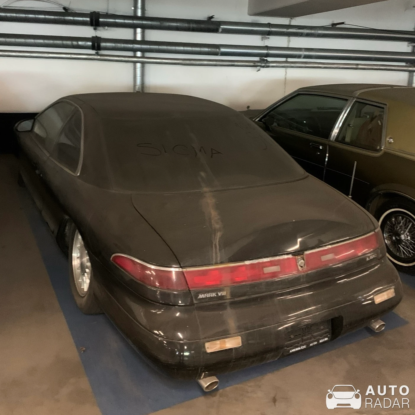 Lincoln Mark VIII spotted in Rīga