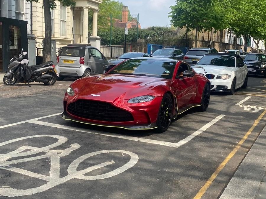 Aston Martin V12 Vantage 2023