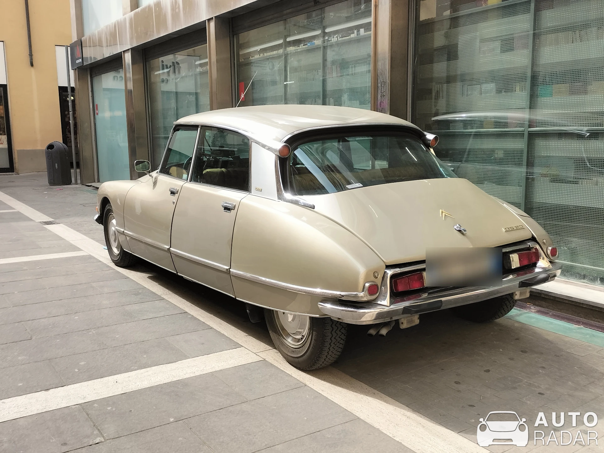 Citroën DS 23 spotted in Arezzo