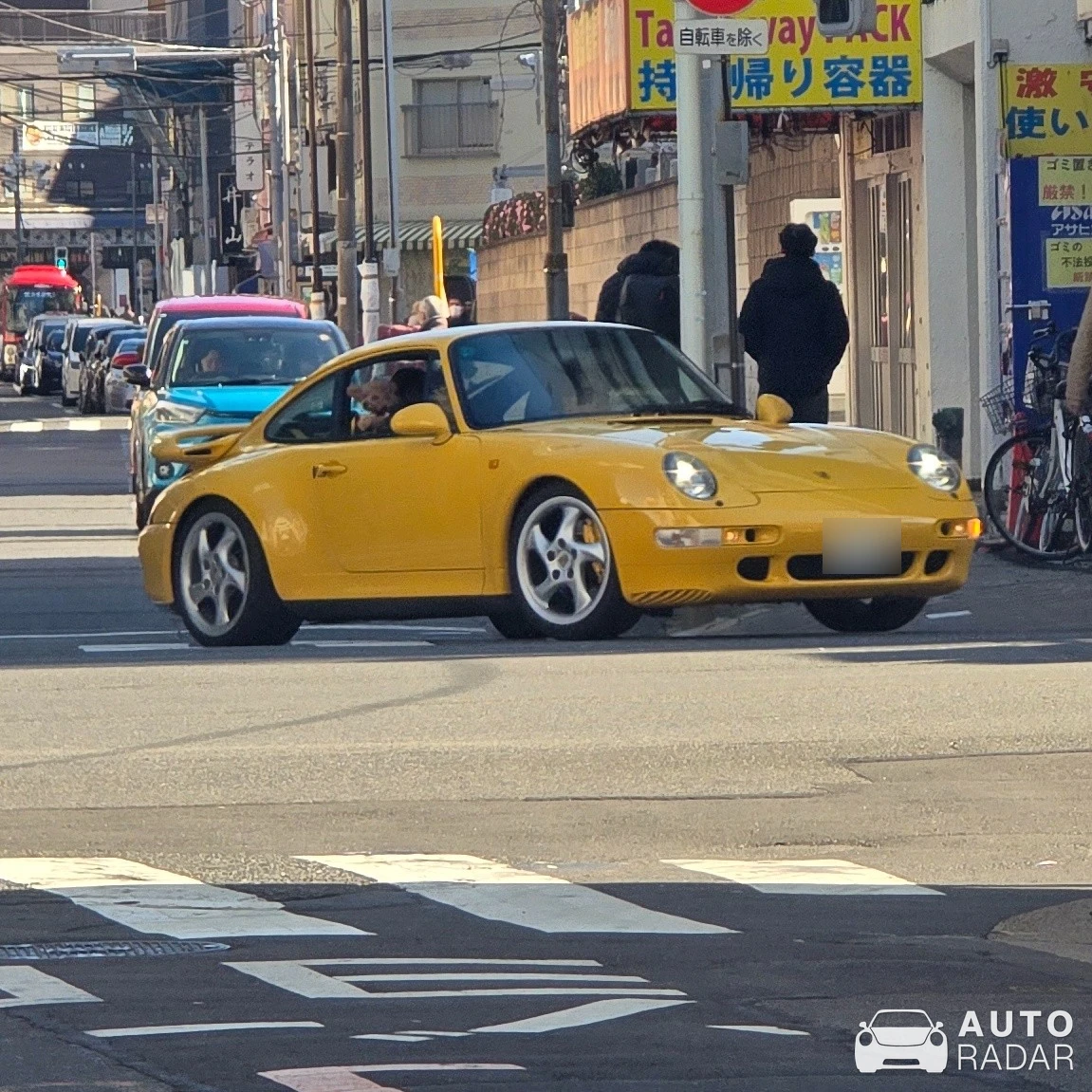 Porsche 993 Carrera spotted in 台東区, 日本