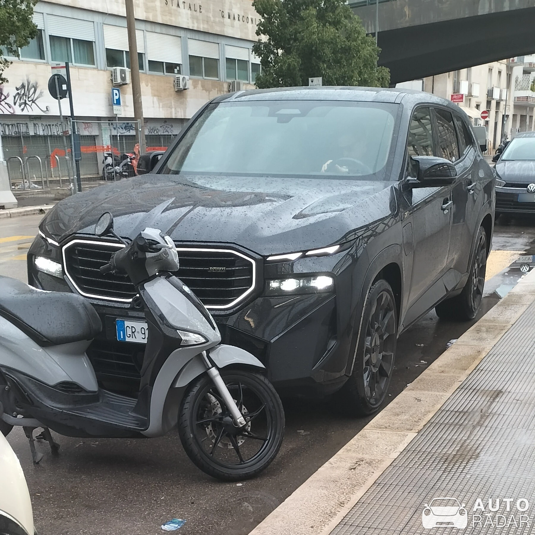 BMW XM G09 spotted in Bari, Italy
