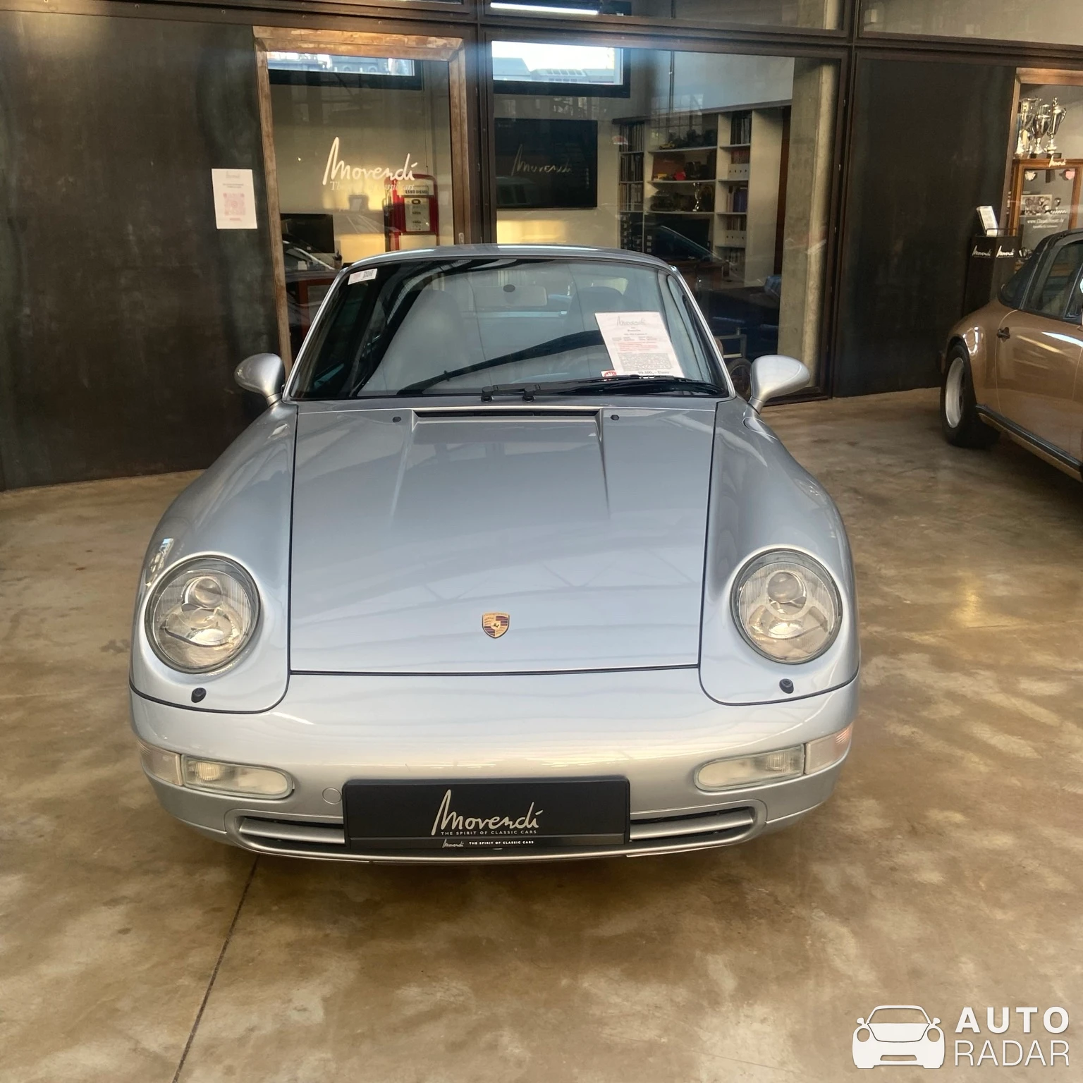Porsche 993 Carrera 4 spotted in Düsseldorf