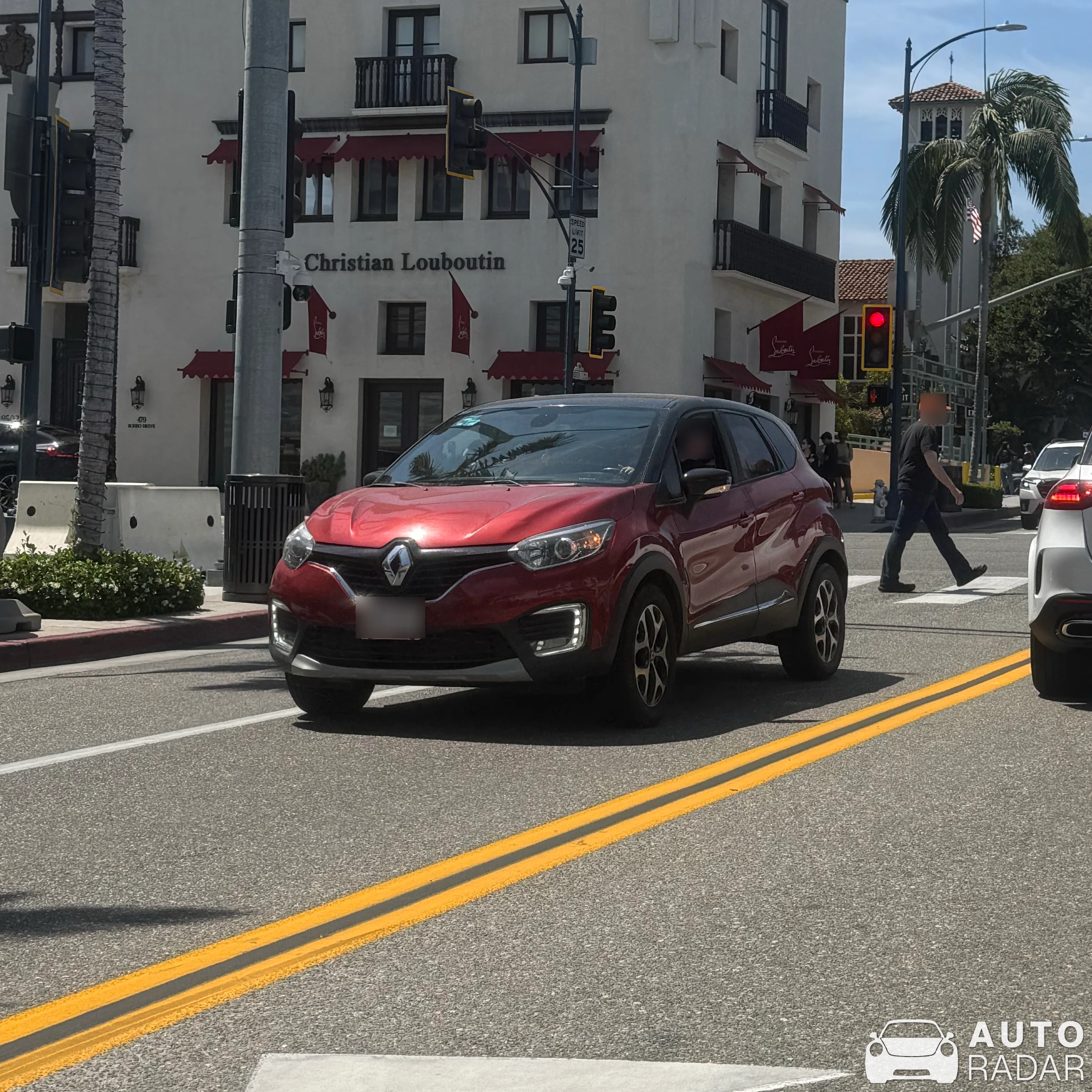 Renault Captur spotted in Beverly Hills