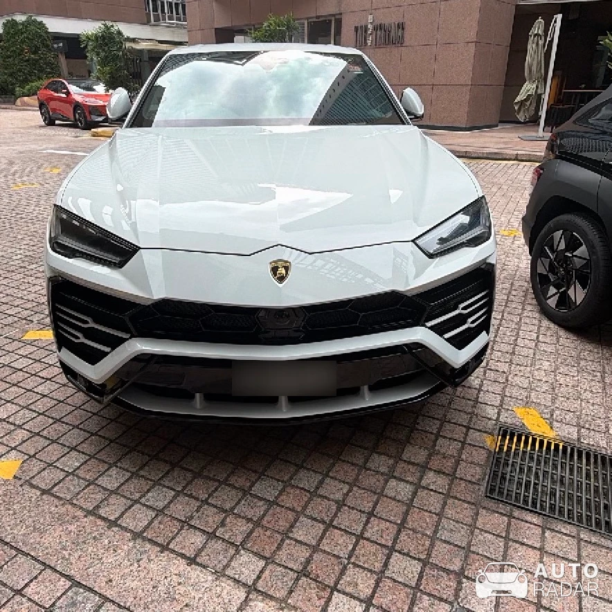 Lamborghini Urus spotted in Singapore, Singapore