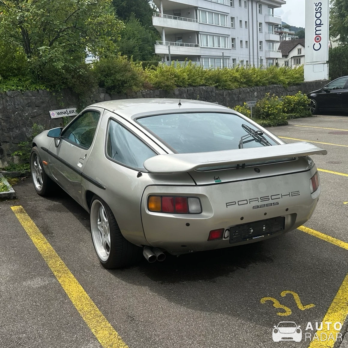 Porsche 928S spotted in Altendorf, Schweiz