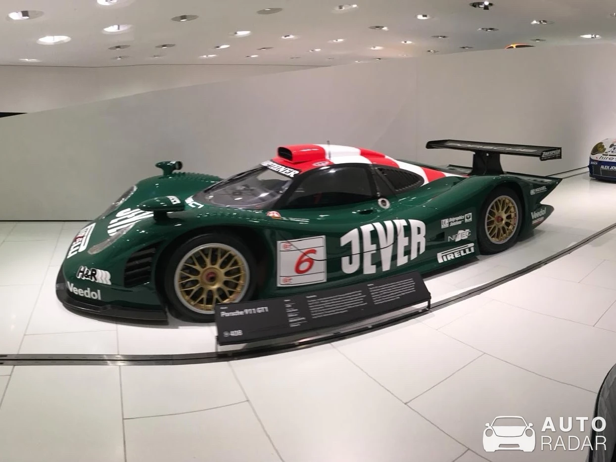 Porsche 996 GT1 spotted in Stuttgart