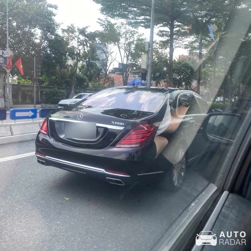 Mercedes-Maybach S 600 spotted in Ba Đình, Việt Nam