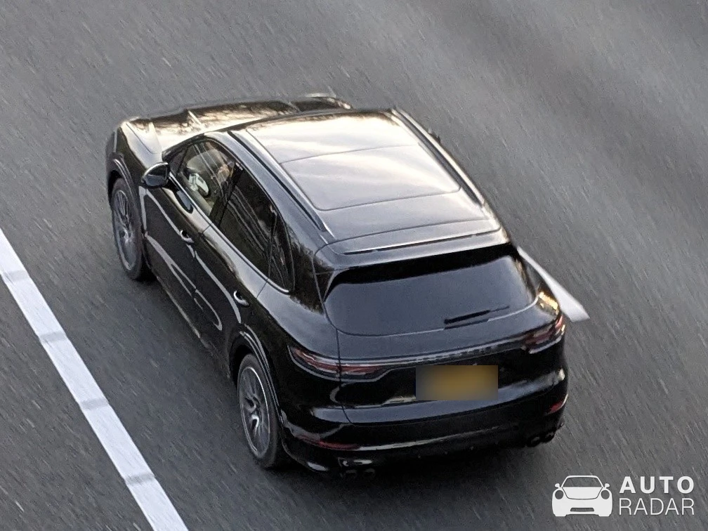 Porsche Cayenne Turbo S spotted in Hengelo, Netherlands