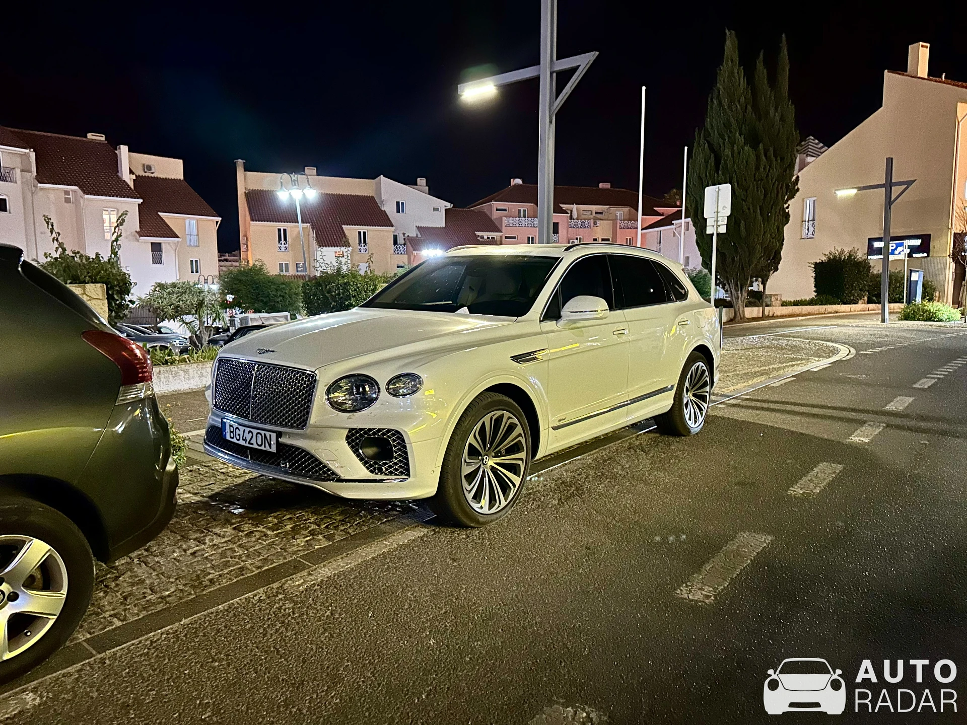 Bentley Bentayga Hybrid 2021 spotted in Quarteira, Portugal