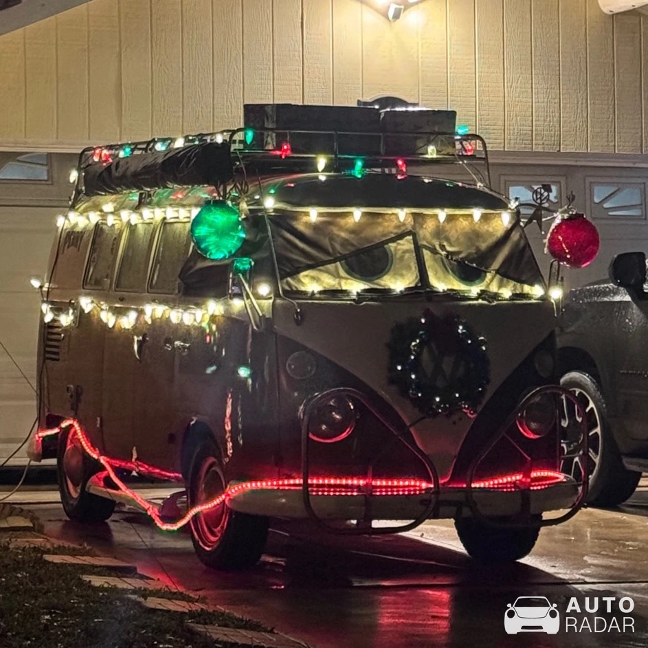Volkswagen Type 2 T1 Split Window Microbus spotted in Helotes, Estados Unidos