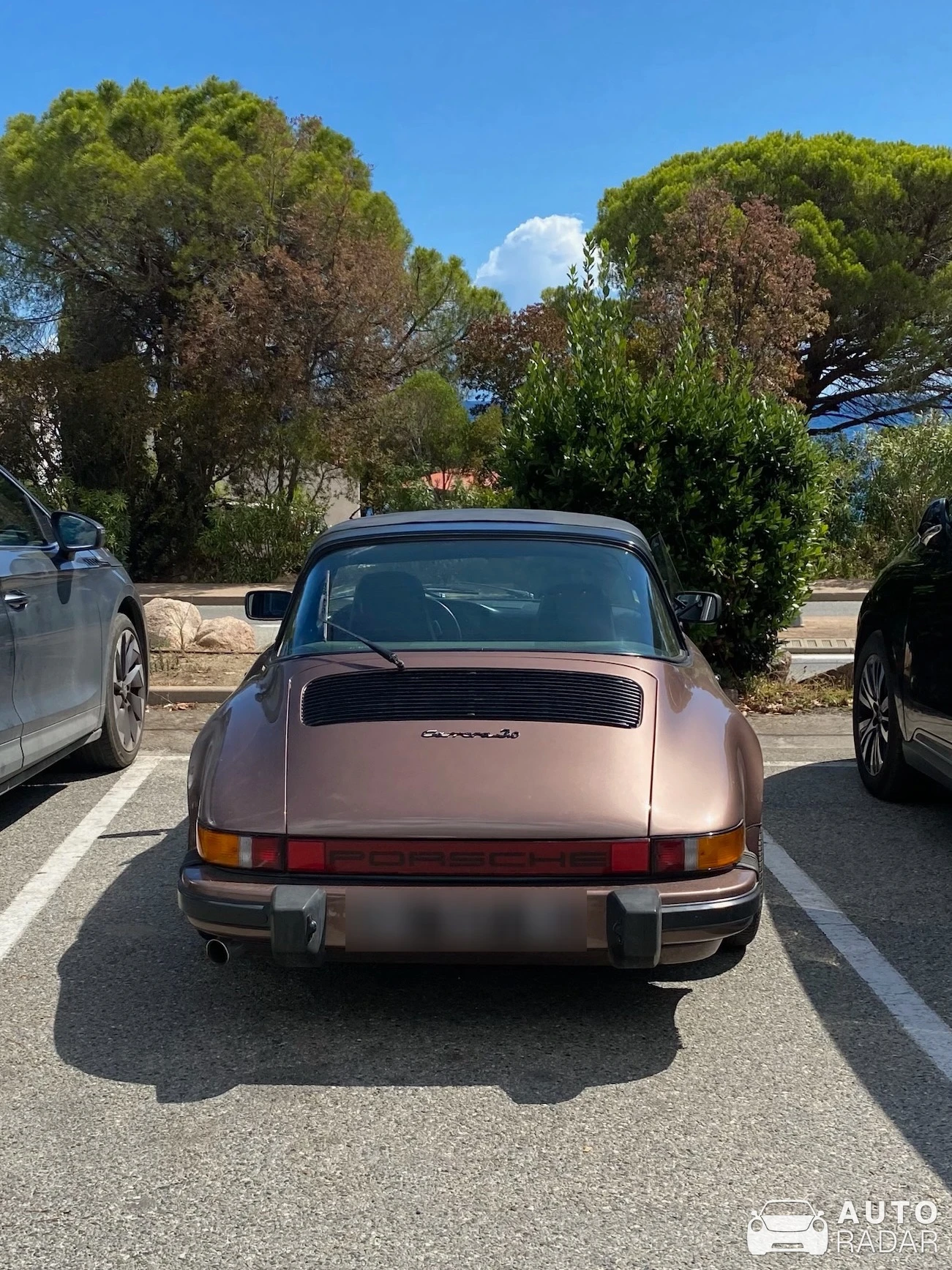 Porsche 911 Carrera 3.0 spotted in Sari-Solenzara, France