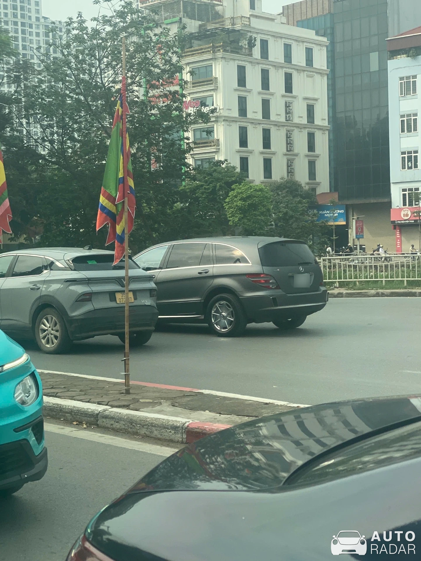 Mercedes-Benz R-Klasse spotted in Hanoi