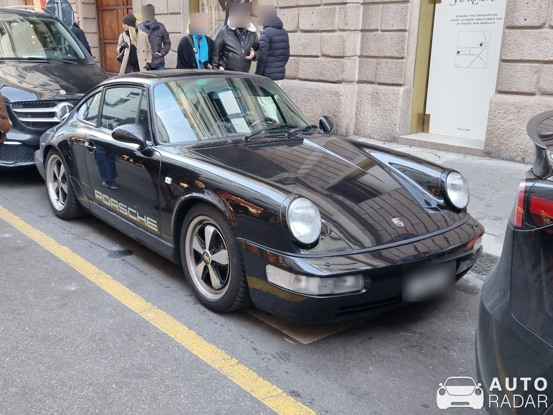 Porsche 964 Carrera spotted in Milano, Italia