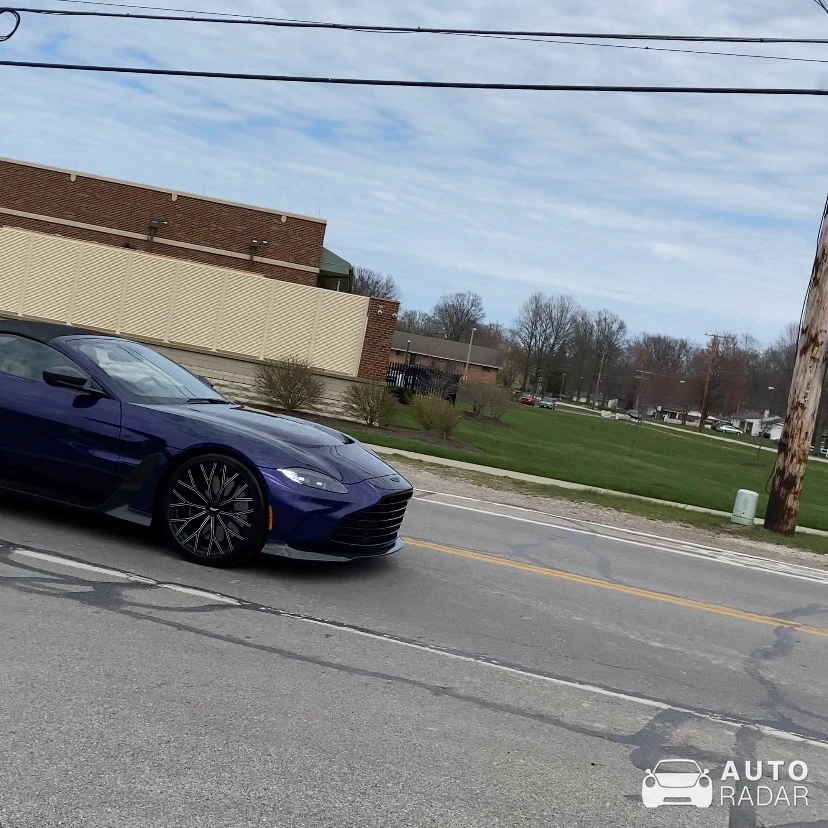 Aston Martin V12 Vantage Roadster 2023 spotted in Avon Lake