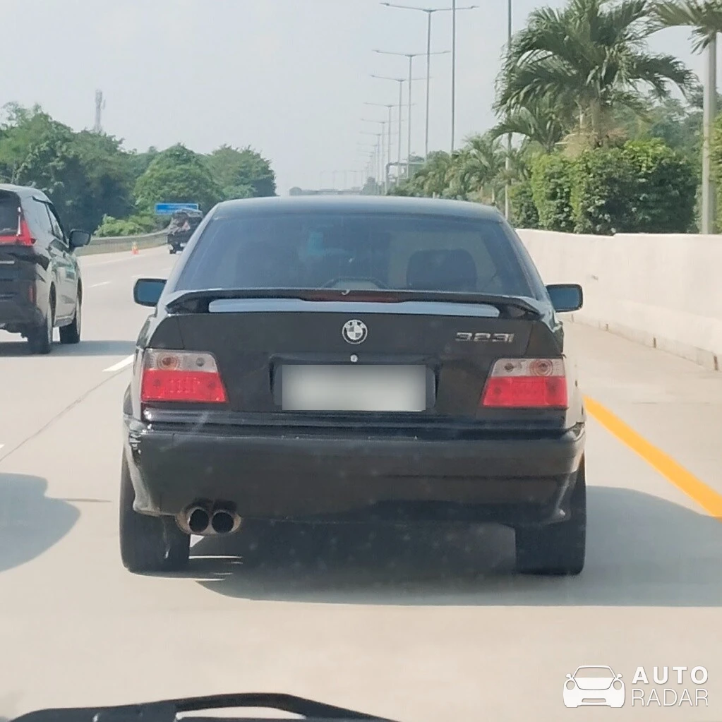 BMW 328i E36 spotted in Tangerang Selatan