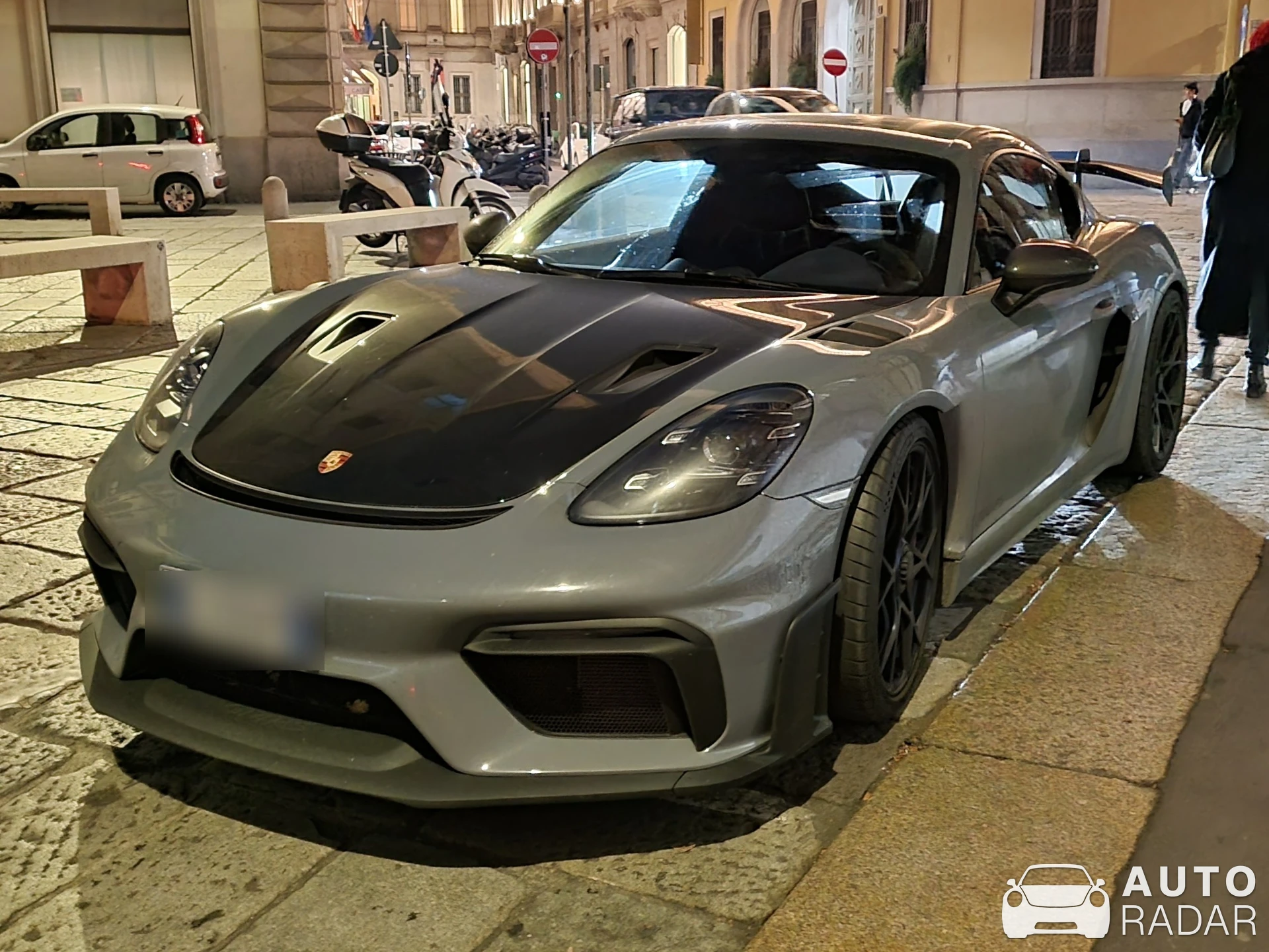 Porsche 718 Cayman GT4 RS spotted in Milano, Italia
