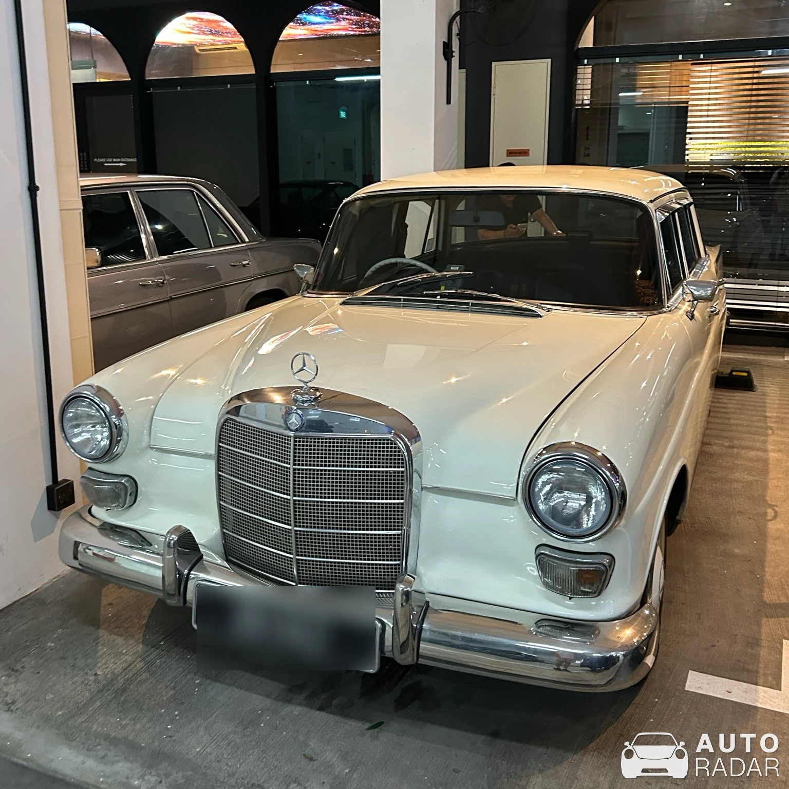 Mercedes-Benz 200D W110 spotted in Singapore