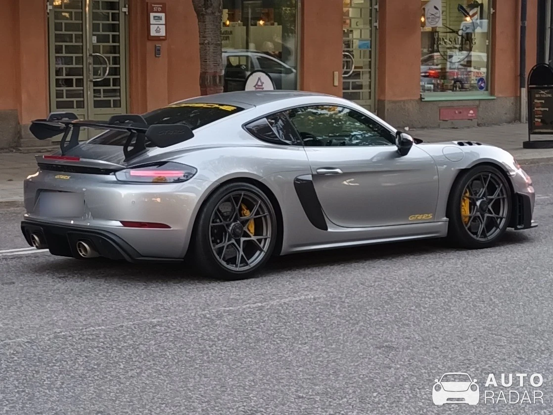 Porsche 718 Cayman GT4 RS spotted in Kungsängen, Sweden