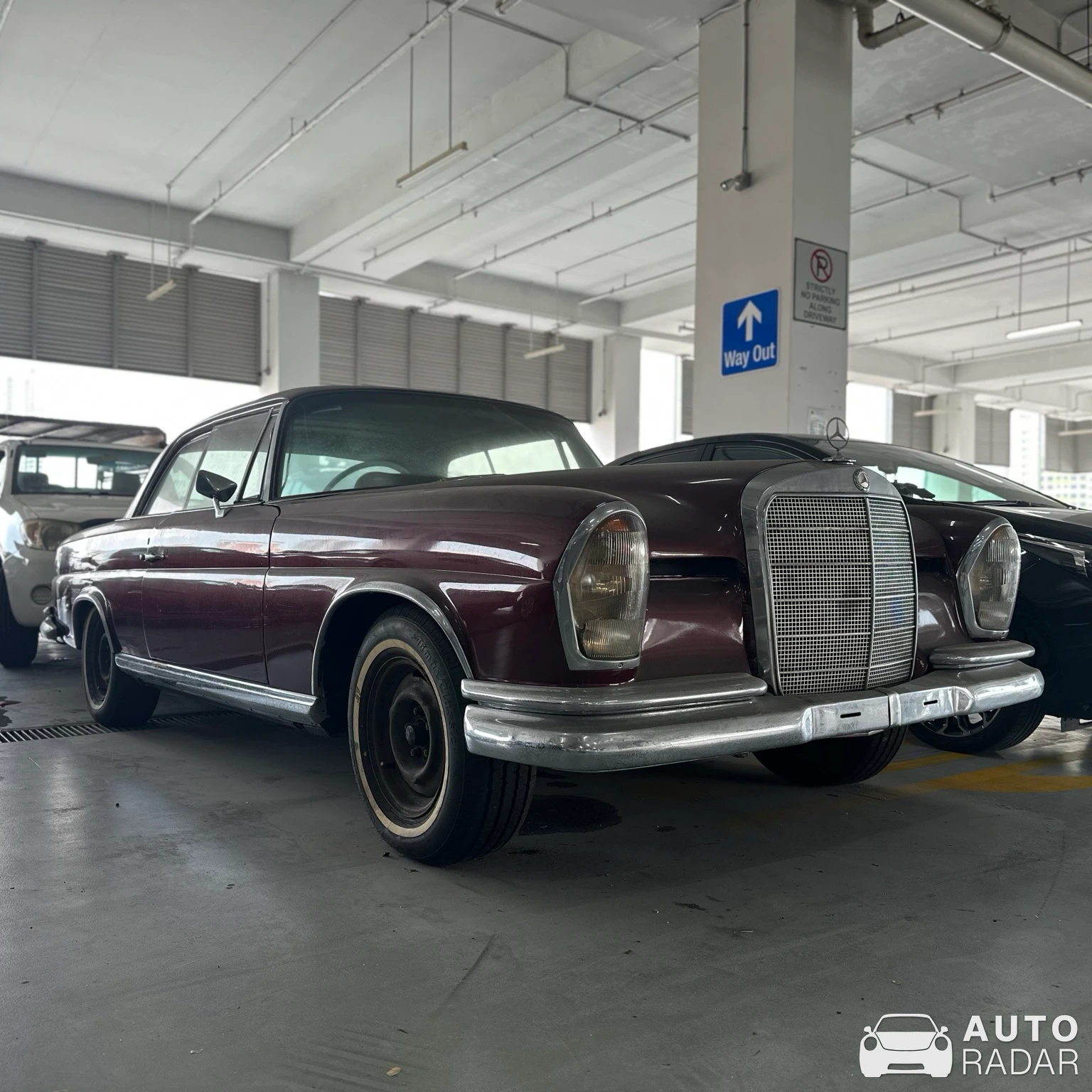 Mercedes-Benz 250 SE spotted in Singapore