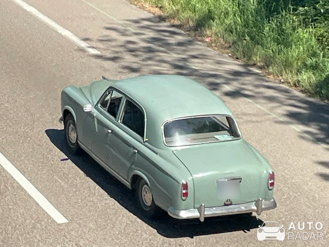 Peugeot 403 spotted in Dommartin-lès-Toul
