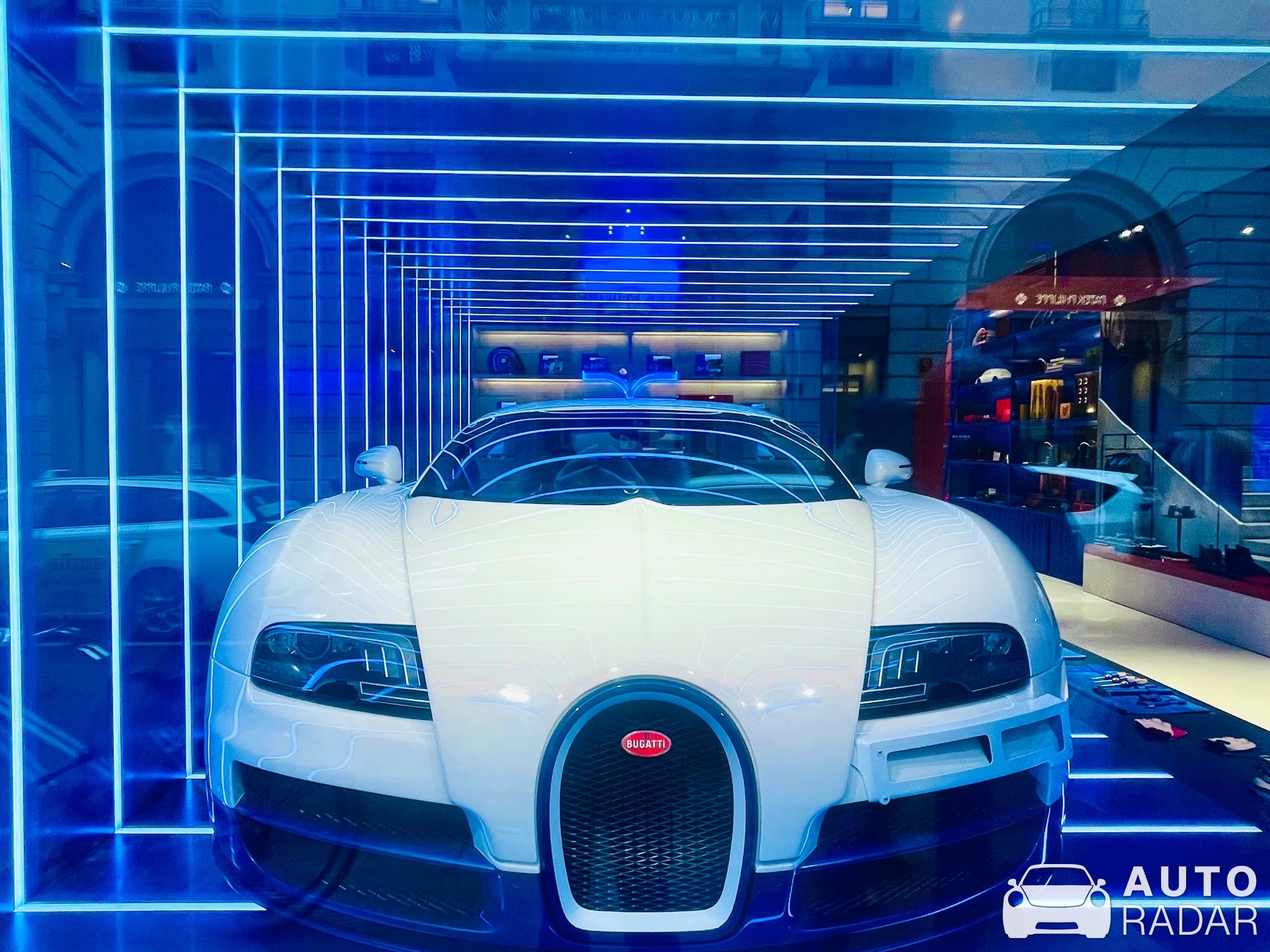 Bugatti Veyron 16.4 Super Sport spotted in Milano, Italia