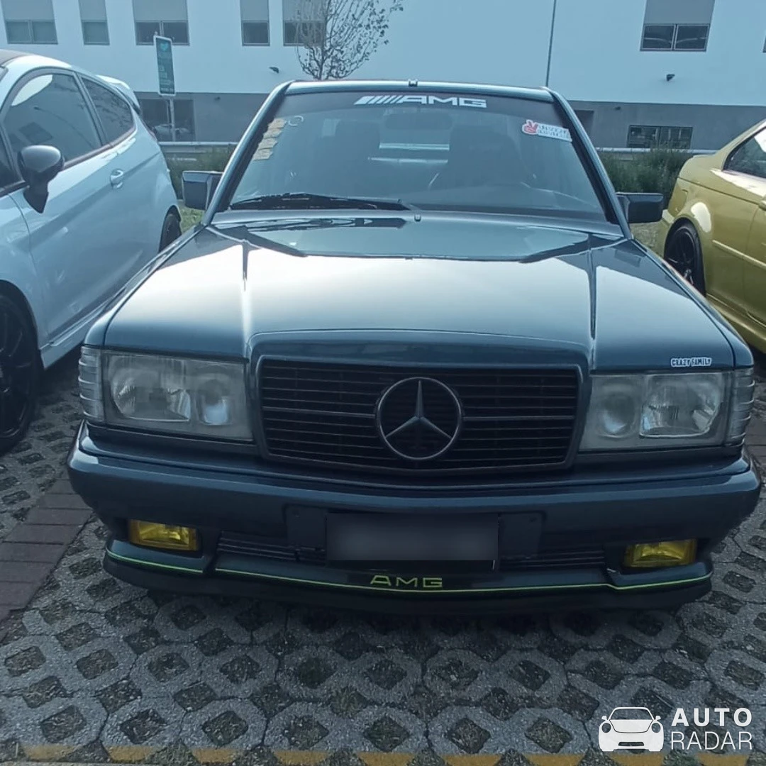 Mercedes-Benz 190 E W201 spotted in Trento