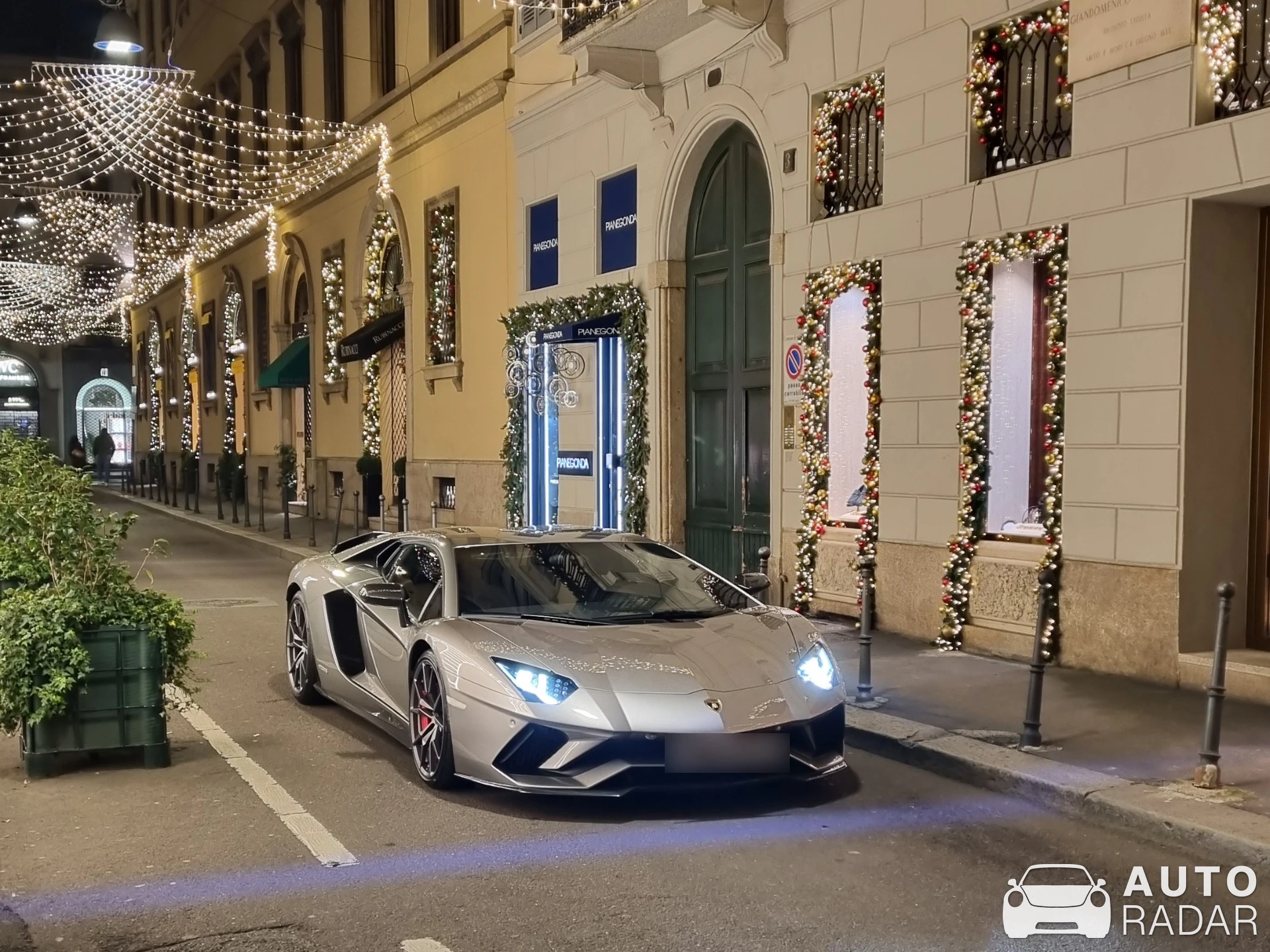 Lamborghini Aventador S LP740-4 spotted in Milano, Italia