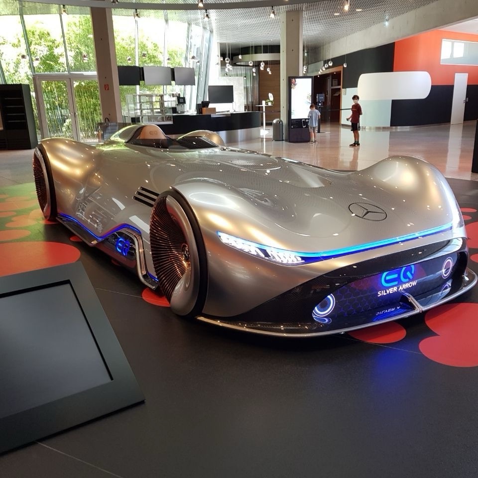 Mercedes-Benz Vision EQ Silver Arrow