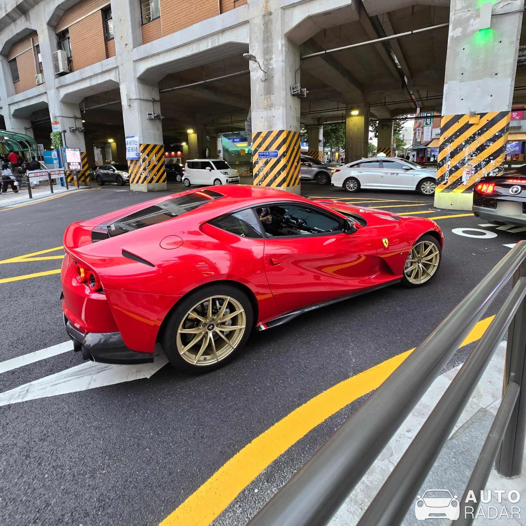Ferrari 812 Superfast spotted in 성동구, 대한민국