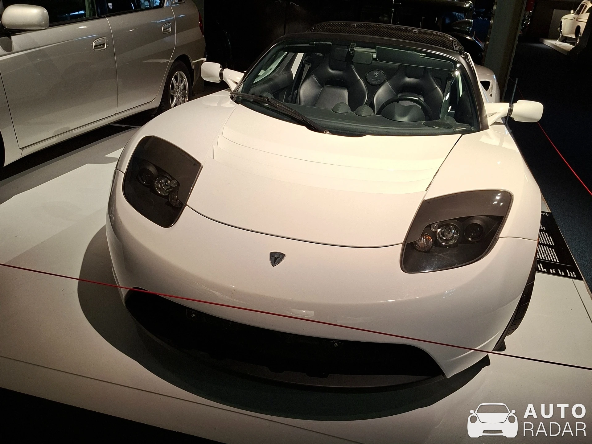 Tesla Roadster spotted in Brussels, Belgium