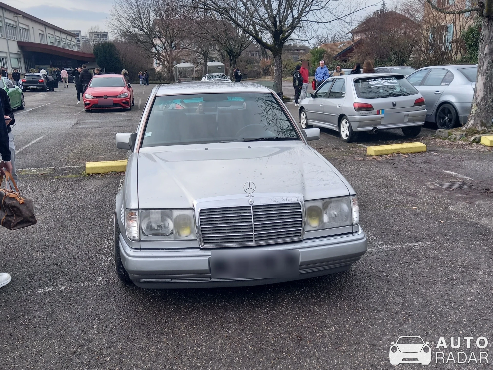 Mercedes-Benz W115 250D spotted in Annecy, France