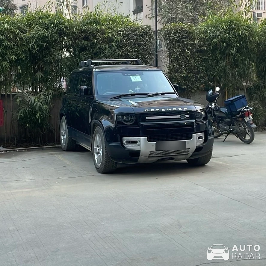 Land Rover Defender spotted in Lucknow, India
