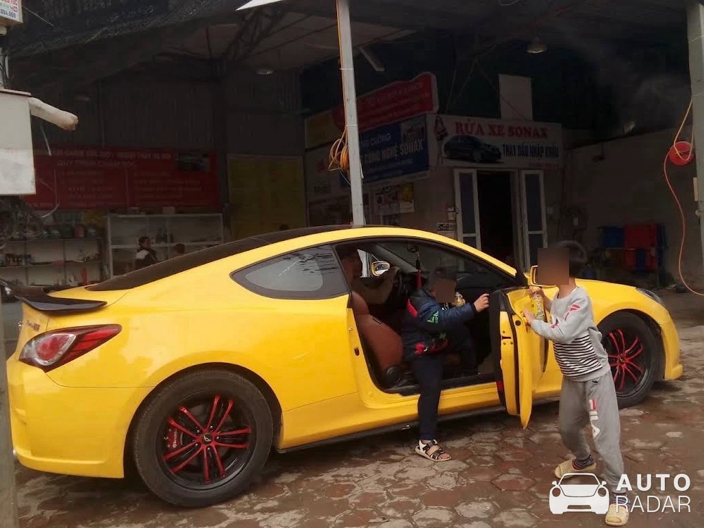 Hyundai Genesis Coupe 2.0T spotted in Phúc Yên