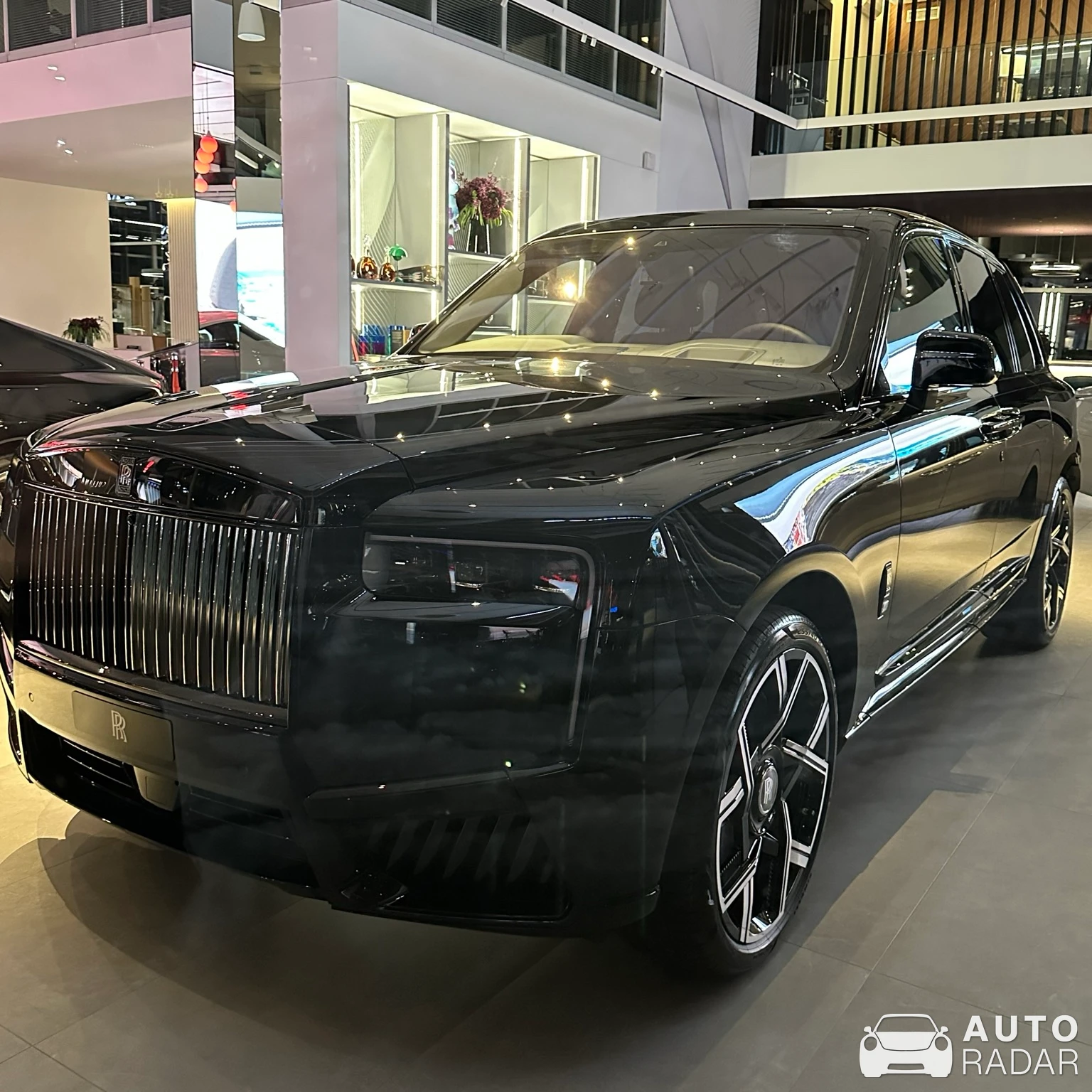 Rolls-Royce Cullinan Black Badge spotted in Opfikon, Schweiz