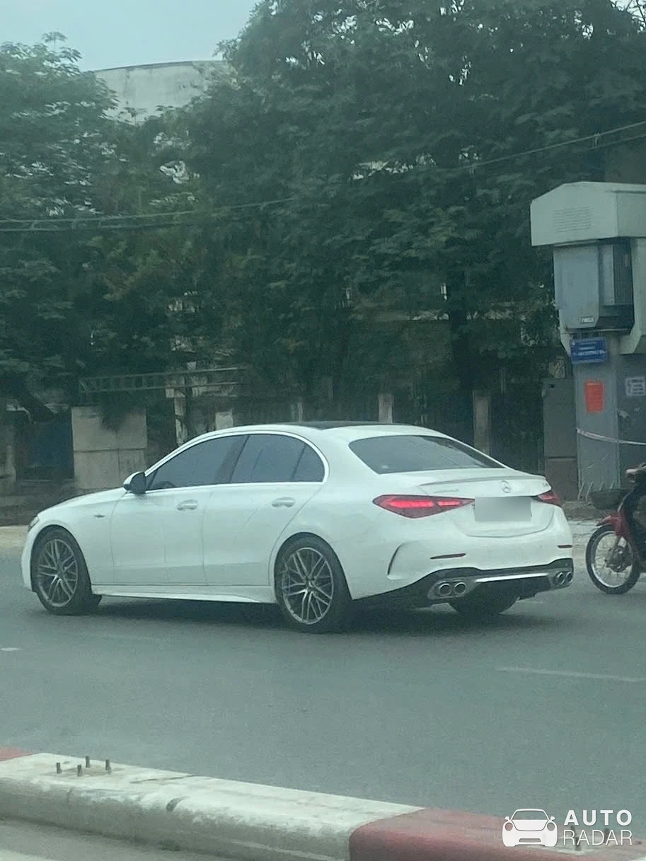 Mercedes-AMG C 43 W206 spotted in Hanoi