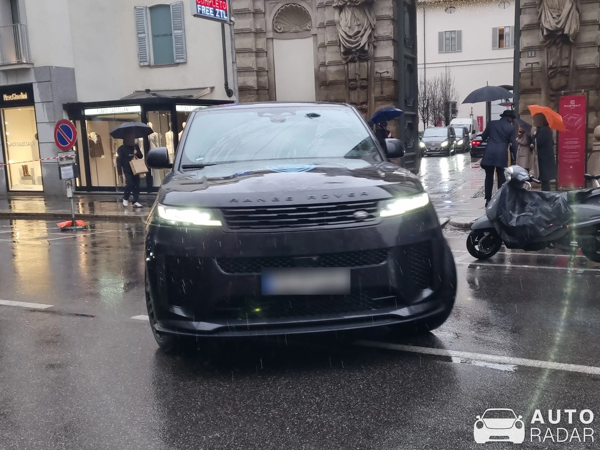 Land Rover Range Rover Sport SVR spotted in Milano, Italy