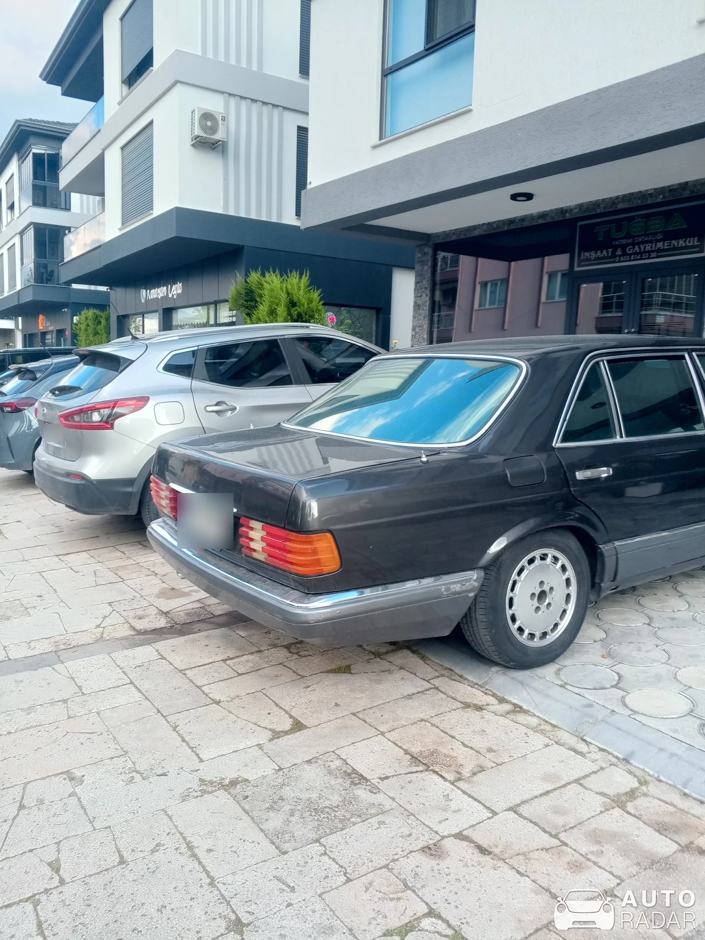 Mercedes-Benz 300 SE W126 spotted in Pamukkale
