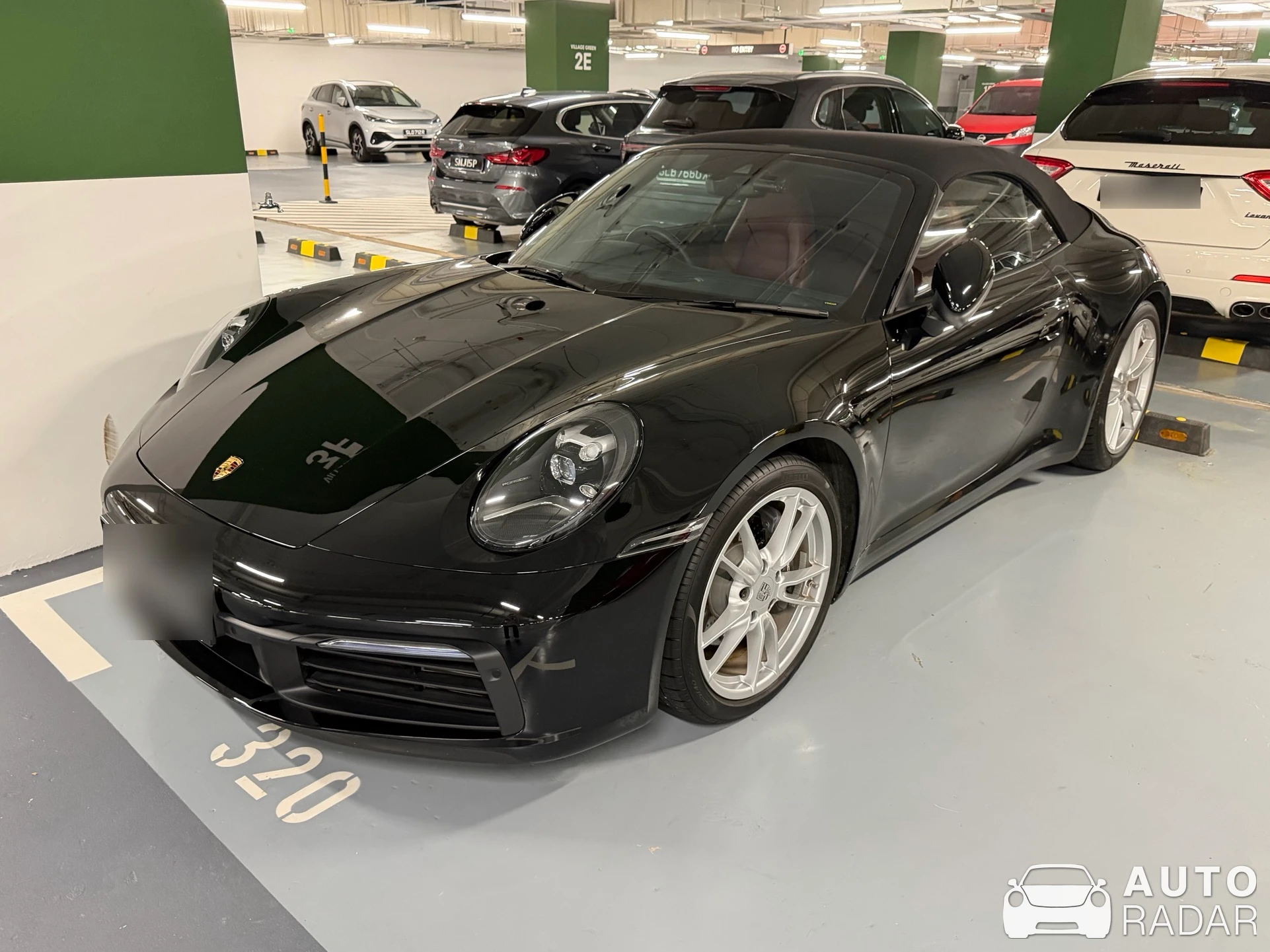 Porsche 992 Carrera Cabriolet MkI spotted in Singapore, 싱가포르