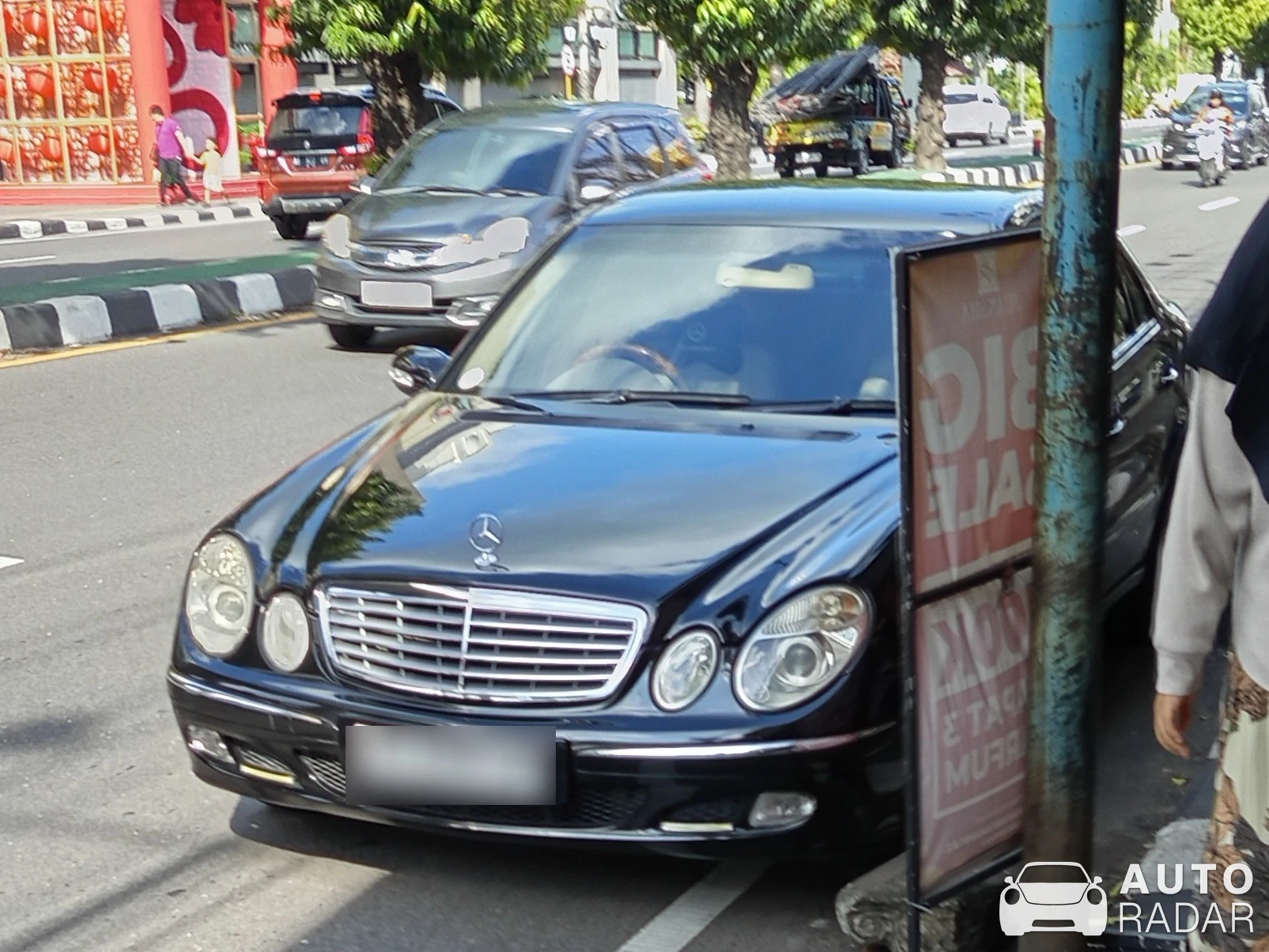 Mercedes-Benz E-Klasse W211 spotted in Kabupaten Sleman, Indonesia