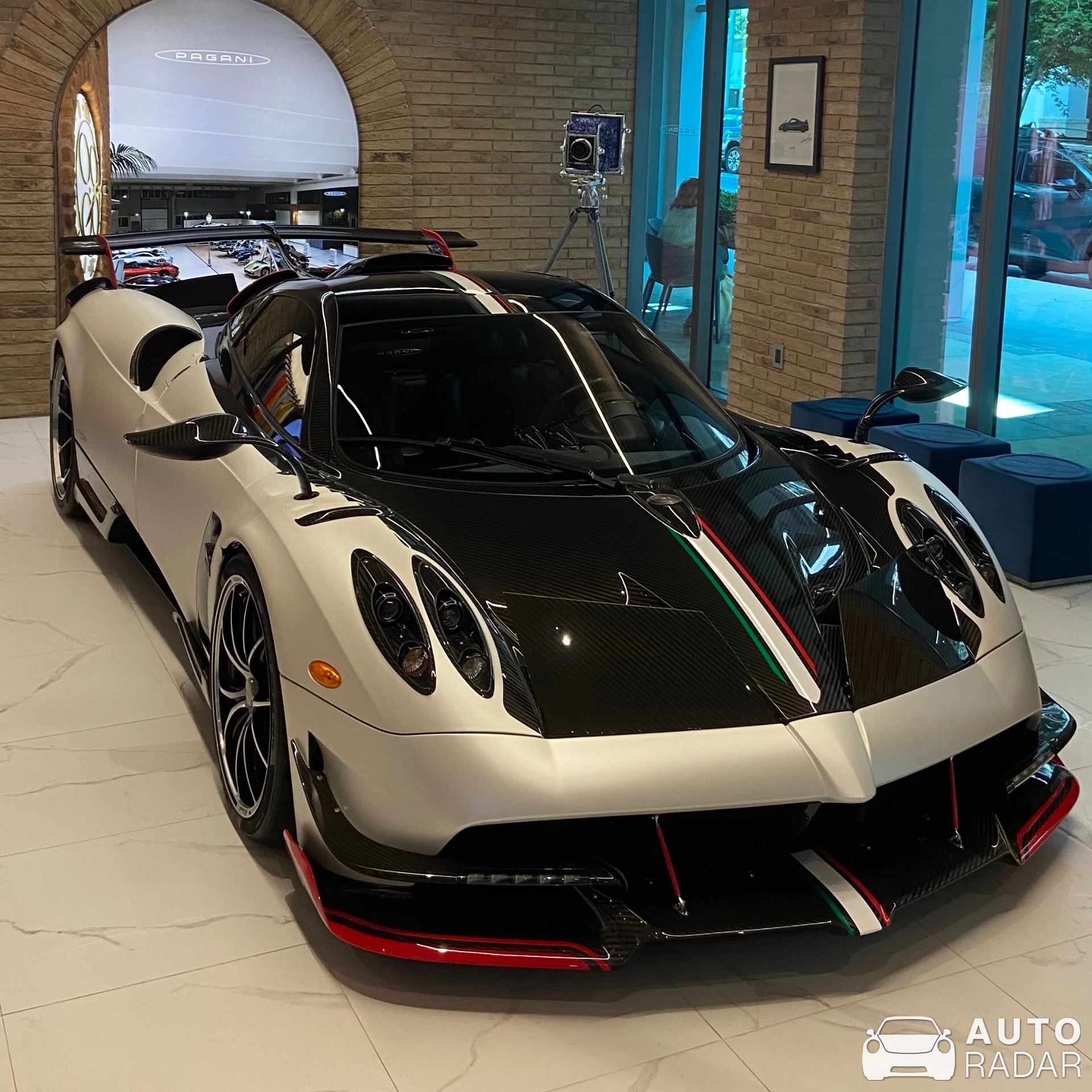 Pagani Huayra Roadster BC Tempesta spotted in Coral Gables, États-Unis