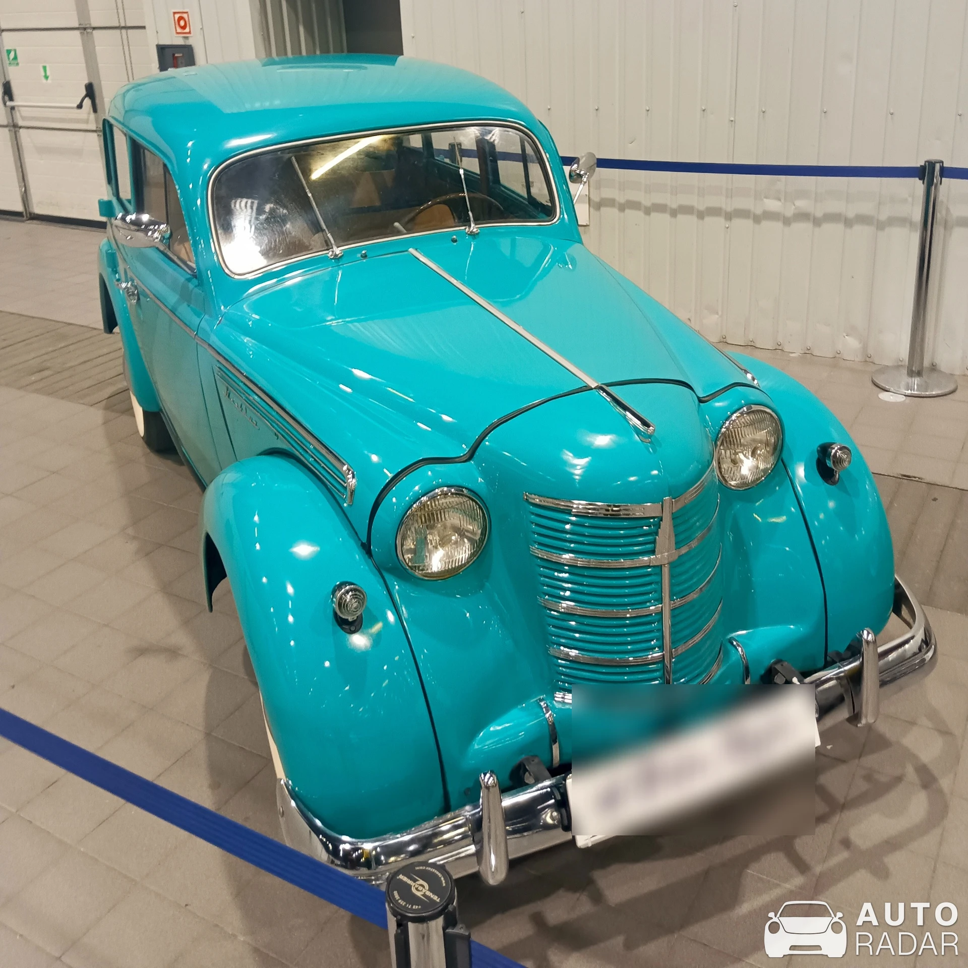 Moskvitch 401 spotted in Warszawa