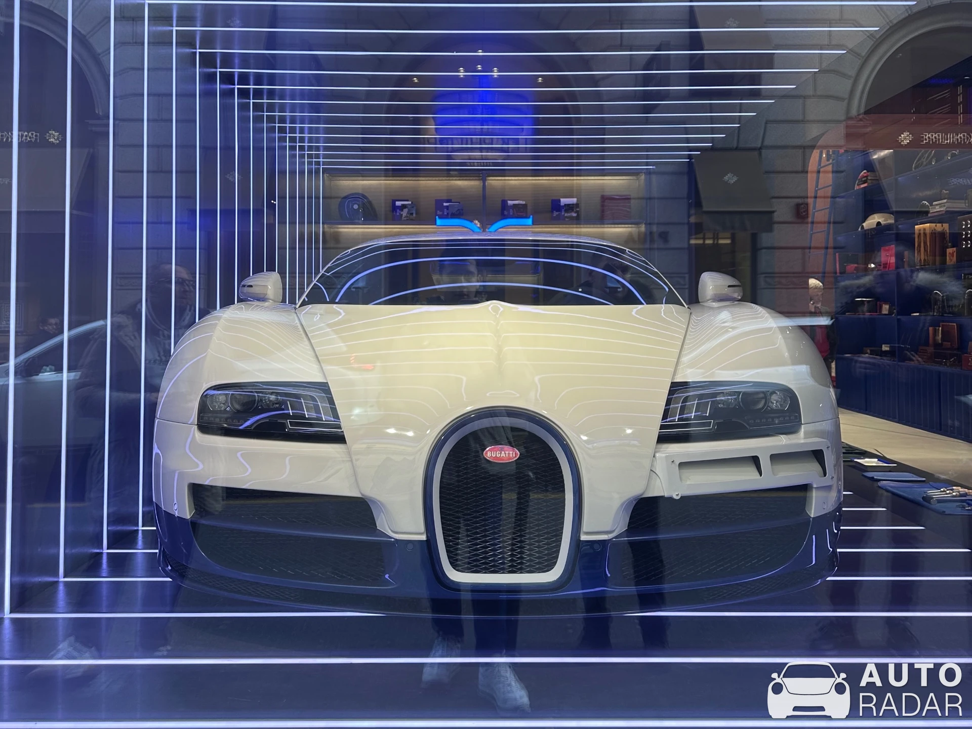 Bugatti Veyron 16.4 Super Sport spotted in Milano, Italy