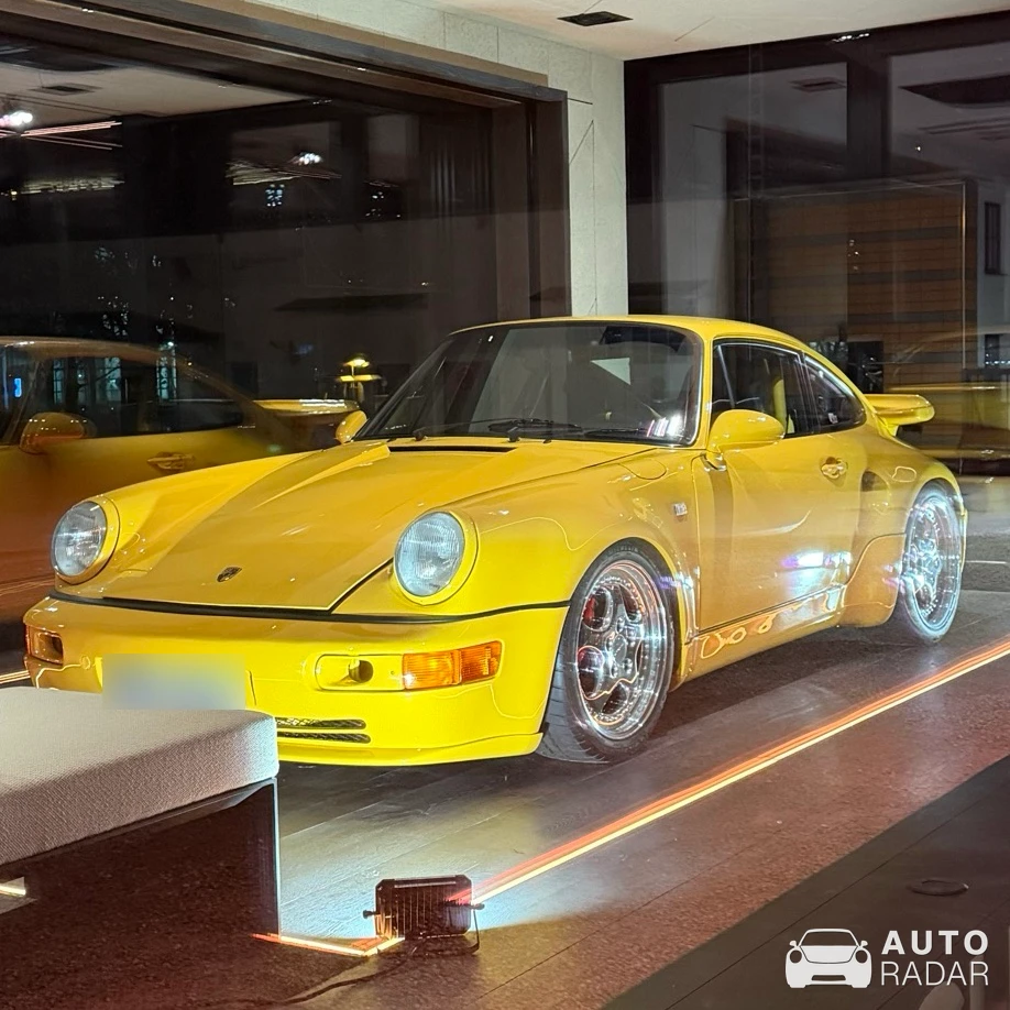 Porsche 964 Turbo S 3.6 spotted in München