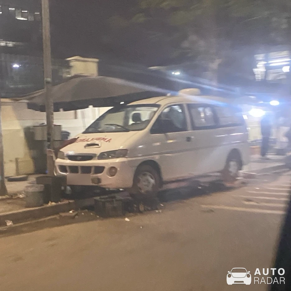 Hyundai Starex spotted in Thành phố Vĩnh Yên