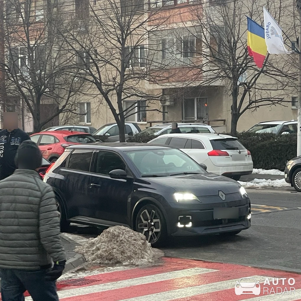 Renault Megane E-Tech spotted in Otopeni