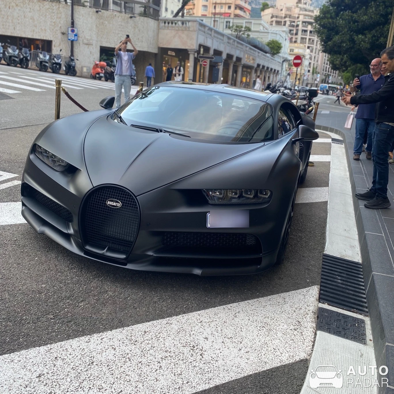 Bugatti Chiron Sport Noire spotted