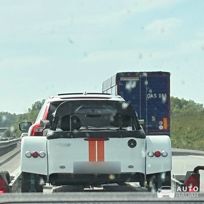 Caterham Seven spotted in Saint-Martin-aux-Arbres
