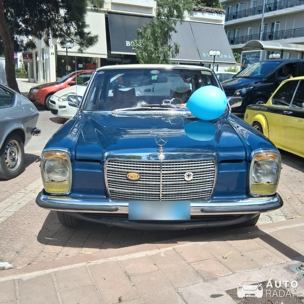Mercedes-Benz 230 S spotted in Glyfada, Greece